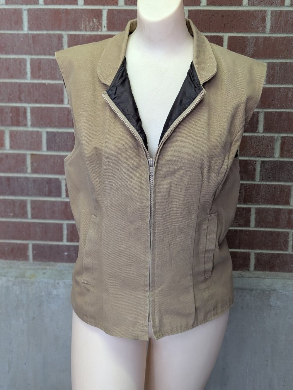 Wyoming Traders Women's L Tan Canvas Zip Up Vest Western Ranch Workwear Utility